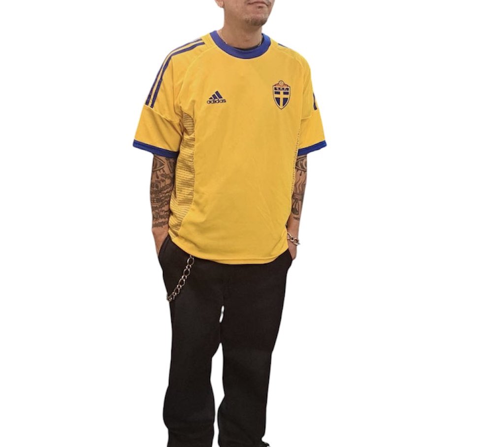 potbound3006's tweet photo. NEW ARRIVAL

2002 SWEDEN 
FOOTBALL SHIRT⚽️

色、サイズ、良い感じです

日韓ワールドカップ

懐かしいです

お好きな方はぜひ〜

みすた https://t.co/EuoeU9fhot