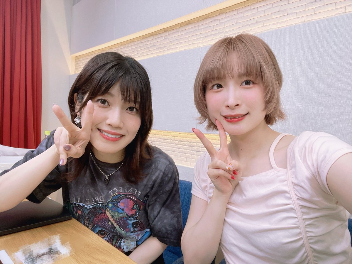 ozawa_rena's tweet photo. #涼子の実家 収録放送見てくれましたか〜?

同じB型一人っ子のりょんちゃん、落ち着く雰囲気の持ち主✨楽しくお話できました！

カラオケでは「ルンがピカッと光ったら」を歌わせていただきました💫

最近趣味で買ったビブラスラップ(楽器)も活躍してます！まだの方はぜひ！！ https://t.co/GfkRBxJY4e