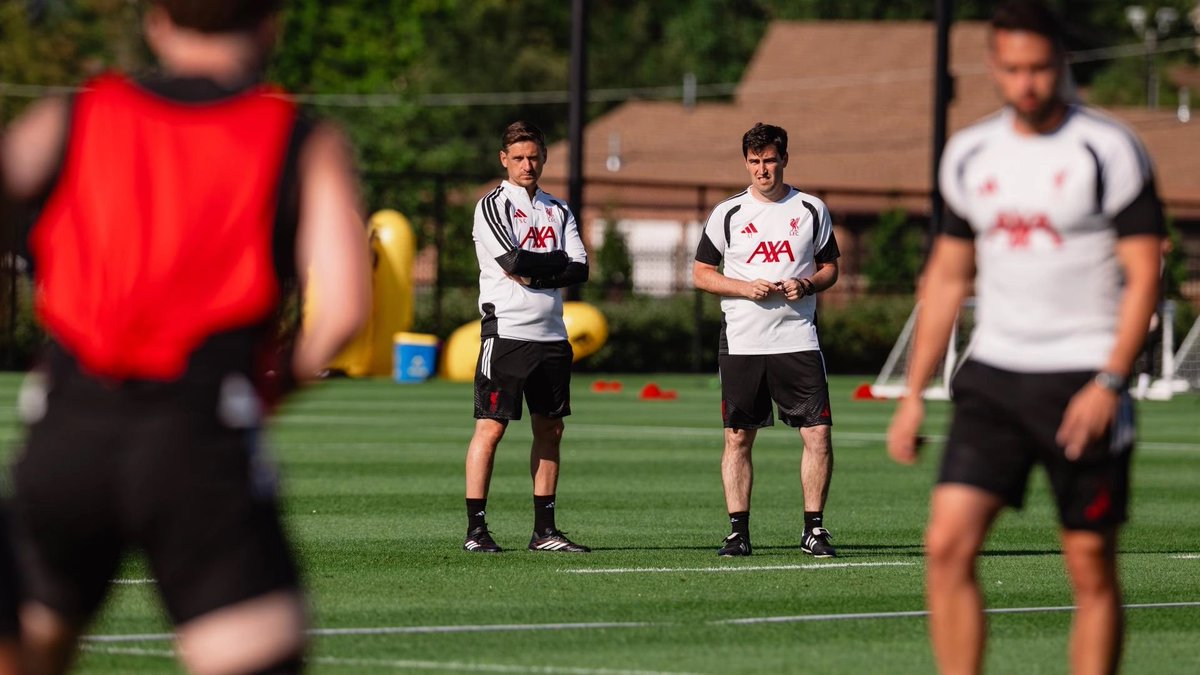 AnythingLFC_'s tweet photo. Andoni Iraola's assistant Tommy Elphick joined in training sessions during Liverpool's pre-season tour of the United States to make up the numbers amid a severe shortage of centre-backs - @MailSport https://t.co/OXHFBNNSFt