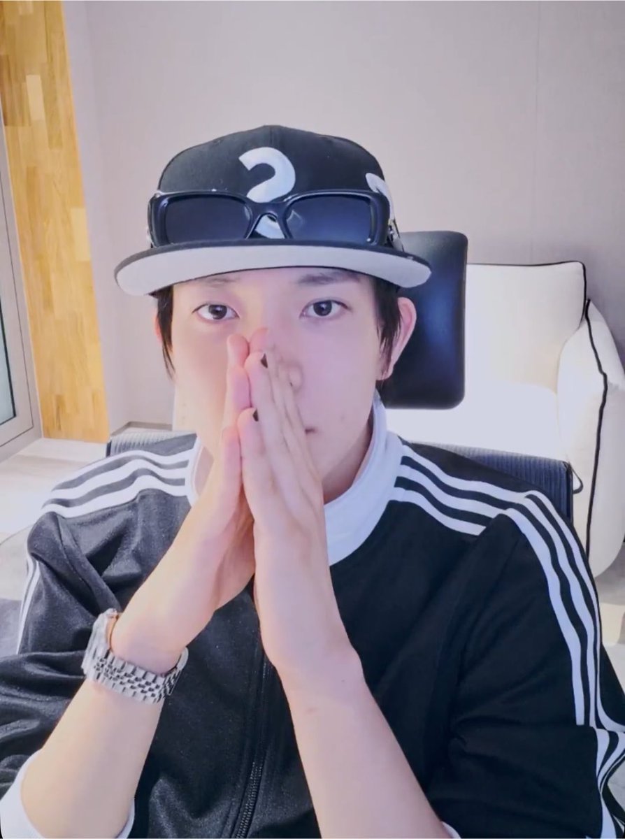 EVANPOPBASE's tweet photo. EVAN is now live on Weverse 🌟

#에반 #EVAN #희승 #HEESEUNG https://t.co/iVzislJcw5
