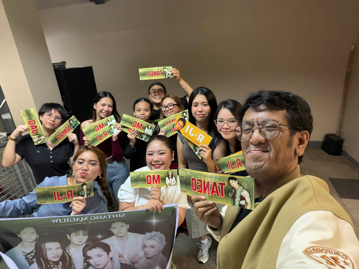 Magiliw_OFC's tweet photo. Maraming salamat sa mga Magiliw na pumunta kahit maulan para supportahan ang mga Ginoo ♥
Rinig na rinig ng buong Barangay Magiliw ang malakas na sigawan para sa ALAMAT 🎉

Sinigang sa SHOWTIME
#ALAMAT #ALAMATSinigan https://t.co/EDuxMk2fZI