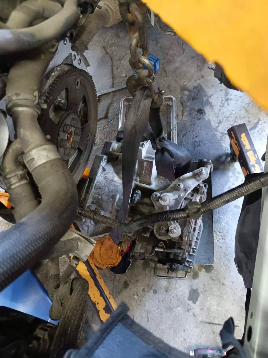 Simrio_auto's tweet photo. every repair is carried out according to the manufacturer's specifications. We never cut corners for cheap repairs or compromise on quality.
Our team of professional technicians is committed to delivering excellent, reliable, and long-lasting  services you can trust. https://t.co/kCFbLedEJi