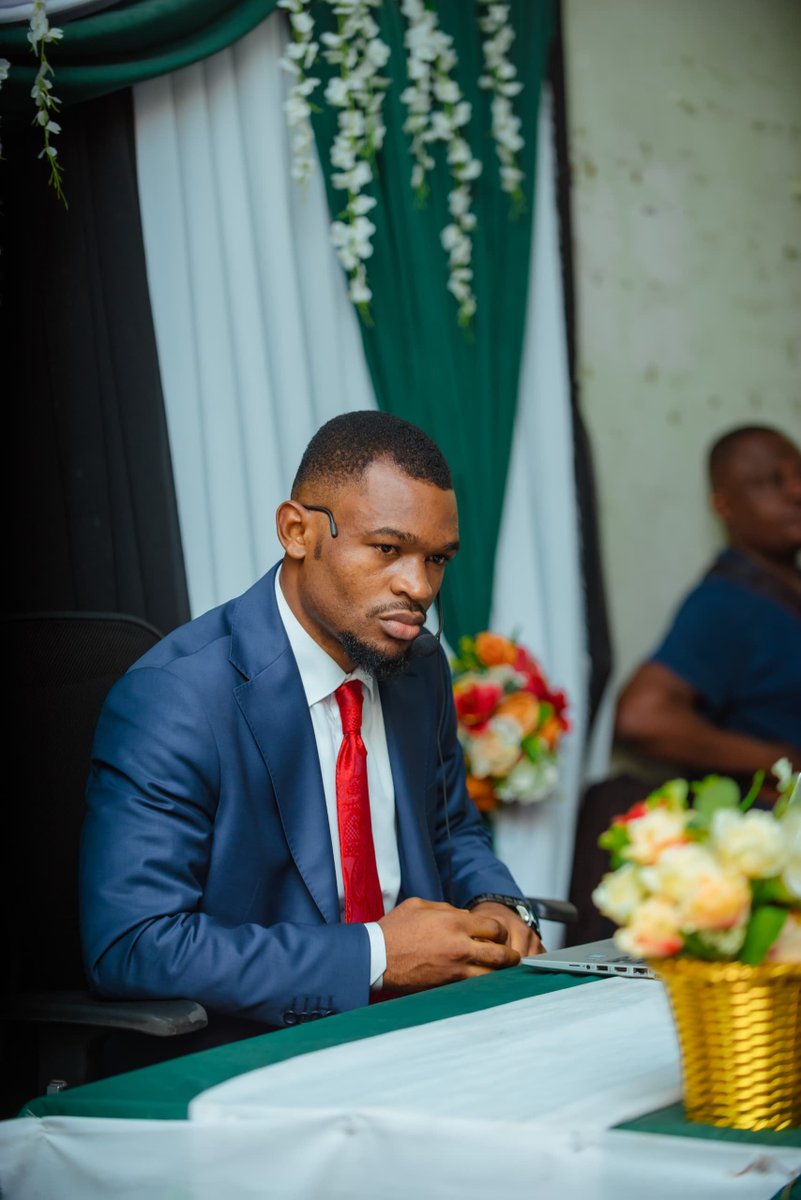 Senghorkan's tweet photo. Aujourd'hui marque une étape importante de mon parcours.

Je suis heureux d'annoncer l'obtention de mon diplôme en Fiscalité à l'Université de Kinshasa.

Ce diplôme est le fruit de nombreuses heures de travail, de persévérance et du soutien de ma famille, de mes enseignants, de mes amis et de toutes les personnes qui ont cru en moi. Je leur adresse ma profonde gratitude.

Cette réussite n'est pas une fin, mais le début d'un nouveau chapitre. Je reste déterminé à mettre mes compétences au service d'une fiscalité plus moderne, plus transparente et plus performante au bénéfice de notre pays.

L'avenir commence maintenant. 🚀

#Fiscalité #UNIKIN #RDC #Jeunesse #Leadership #Digitalisation
