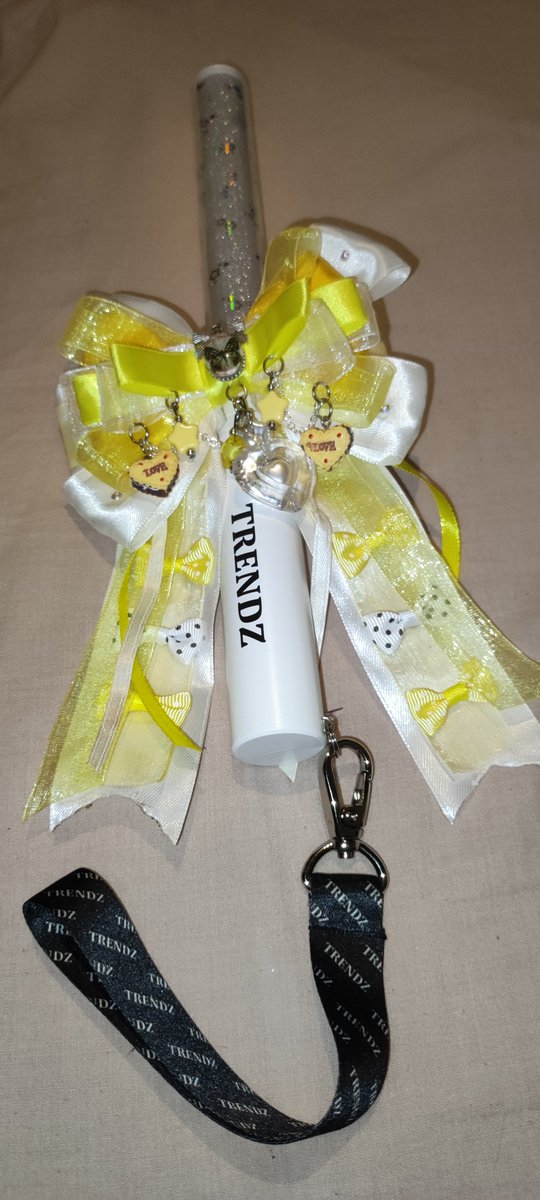 Amy_Ruby_Moon's tweet photo. This is the bow I came up with for #trendz #eunil
It took me some days to figure out how I wanted it to be but I think it turned out pretty well 🥰 I will be bringing it at the October tour , who's coming to Geneva and Warsaw see you there #friendz 💖✨ I will be vvip+ https://t.co/Yf20wCRdFc