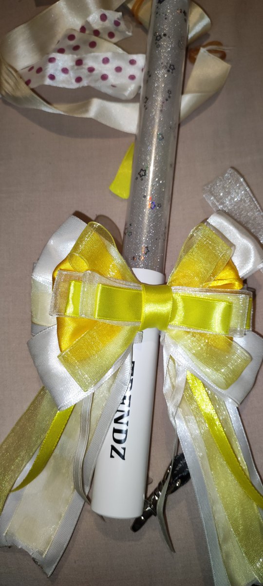 Amy_Ruby_Moon's tweet photo. This is the bow I came up with for #trendz #eunil
It took me some days to figure out how I wanted it to be but I think it turned out pretty well 🥰 I will be bringing it at the October tour , who's coming to Geneva and Warsaw see you there #friendz 💖✨ I will be vvip+ https://t.co/Yf20wCRdFc