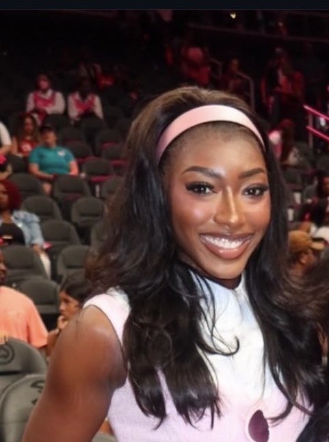 donoharmm's tweet photo. “Aniya doesn’t face tune her pictures”😭😭 https://t.co/rBB0JiMYSt