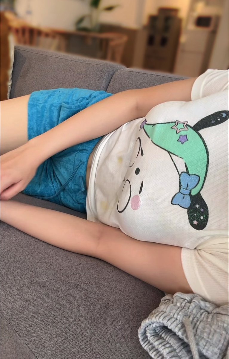 mayo_yoyoyo_'s tweet photo. 別に寝汗かかんしパジャマ月一しか洗濯してなかったら黄色のシミ？カビ？みたいのあんのやけどwwwwwでは1万ペリカからどうぞ https://t.co/l52UEwRNZg