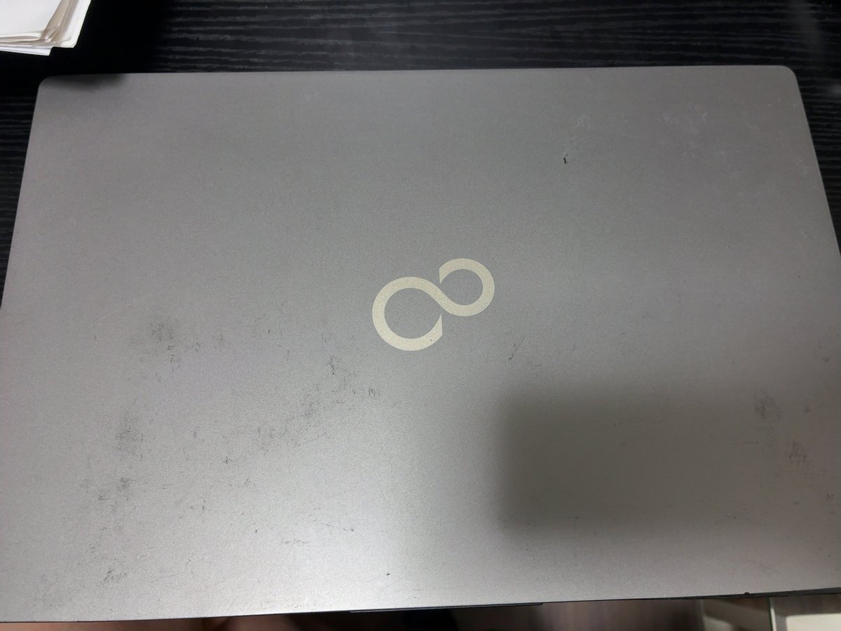 ginharu7's tweet photo. 天板のキズと汚れ以外中キレイで、バッテリーも96%。11世代のi5 16G 256G
で電源投入時間3000切ってる
2.5万。買い物やろ https://t.co/v98BE9tbOH