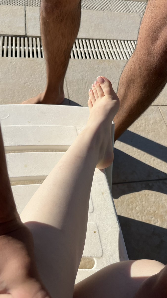 queenzevora's tweet photo. Enjoying the pool with my boyfriend☀️🥂 #cuckold #financialslave #slave #footfetısh #goddes #footslave https://t.co/0REy87CWf9