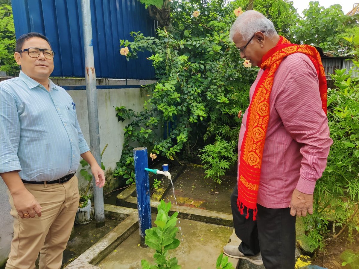 JJM_Assam's tweet photo. #JJMUpdate | Accompanied by officials from the division, Shri Ashis Majumder, NWE, NJJM, visited 10 completed and ongoing PWSSs under Gossaigaon division on 3 August and interacted with WUCs, beneficiaries, and other stakeholders to review the schemes' progress and functioning. https://t.co/tX9umPJX8H