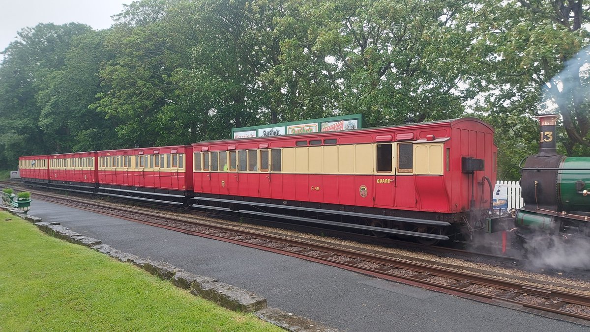 castletown_imr's tweet photo. Northbound train headed by No.13 𝘒𝘪𝘴𝘴𝘢𝘤𝘬 of 1910 awaiting the first arrival from Douglas; the 'R' timetable is in operation today #iomrailway #heritage #steam #nostalgia #greatphoto #Castletown #IsleofMan #carriages #IMR #Metropolitan #Manx #hootmon #shopclosed #typical https://t.co/ORpWZDI4Th