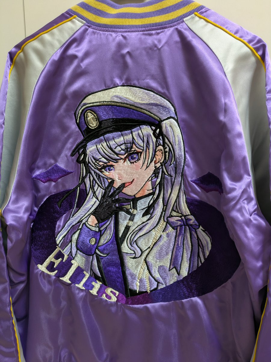 omotizu's tweet photo. 最推し(@Ellis_hegu)👻🔚から1周年の時に注文していたスカジャンいただきました🧥🥰

最推しの名前とロゴの刺繍がすごい！😆メインは大好きな軍服くちょ🫡

ベースはくちょの紫に私の黄色をラインに入れてめっちゃおしゃれ☺️🧀

間違いなく世界に一つだけの私の宝物🪎

#IRIAMライバー
#vtuber準備中 https://t.co/pDuTUvy7dC