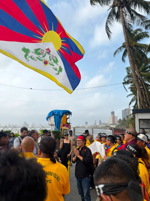 StandWithTibet's tweet photo. #Tibetans held a peaceful protest outside the #𝗖𝗵𝗶𝗻𝗲𝘀𝗲𝗖𝗼𝗻𝘀𝘂𝗹𝗮𝘁𝗲 𝗶𝗻 𝗡𝗮𝗿𝗶𝗺𝗮𝗻 𝗣𝗼𝗶𝗻𝘁, 𝗠𝘂𝗺𝗯𝗮𝗶.
The demonstration was organized by #𝗥𝗧𝗬𝗖 𝗕𝗵𝗮𝗻𝗱𝗮𝗿𝗮 &amp; 𝗠𝘂𝗻𝗱𝗴𝗼𝗱 &amp; 𝗥𝗧𝗪𝗔 𝗠𝘂𝗻𝗱𝗴𝗼𝗱.
#FreeTibet #RTYC #Mumbai #StandWithTibet https://t.co/AZFvPvkxJ8