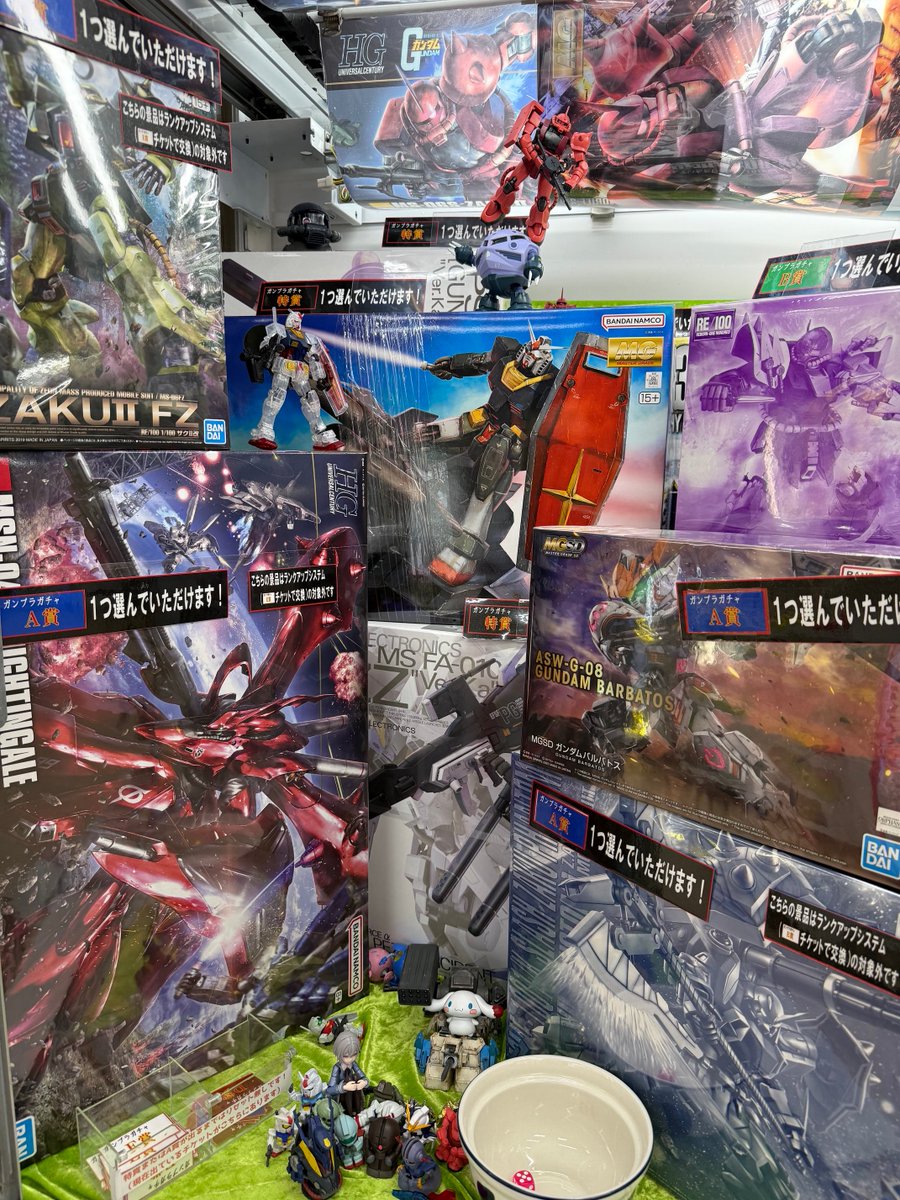 mnst_2000's tweet photo. 久々に現在のガンプラガチャのラインナップ載せておきます！

ランクダウンさせてゲットしやすくなってるキットもあります。
また、E賞には久々あのミニキットが投入されております。

チャレンジお待ちしております！ https://t.co/EKGXGRutV3