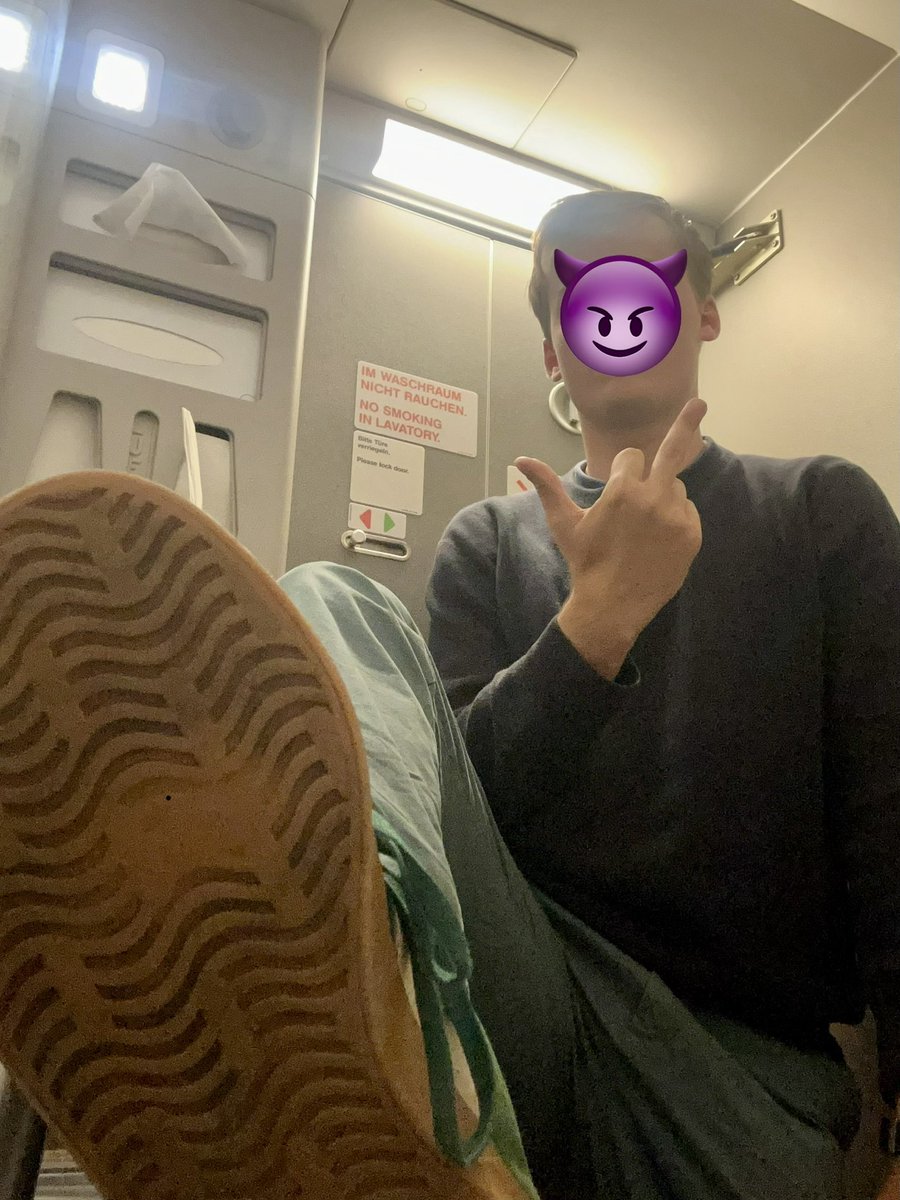 Masterlolo07's tweet photo. 🇬🇧 What would you f@gs do, if you found out you were at the same plane as me? 

🇩🇪 Welcher Köter würde sich noch im Flugzeug von mir ausnehmen lassen? 

#findom #feet #teen #alpha #master https://t.co/B5iGqxvZcz