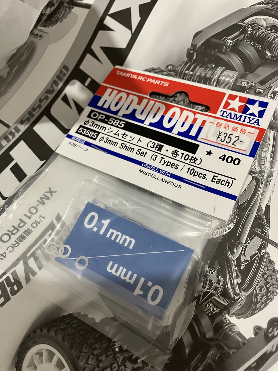 Yuya_PC37's tweet photo. もしかしてTF125キャブのニードル高さ、溝と溝の中間の設定できるのでは…？
上から2段目にして0.2mm挟んでみるか？あんまり多く挟むと被さるプレートが曲がって具合悪いかもしれんが。 https://t.co/Sv45xDHeP2