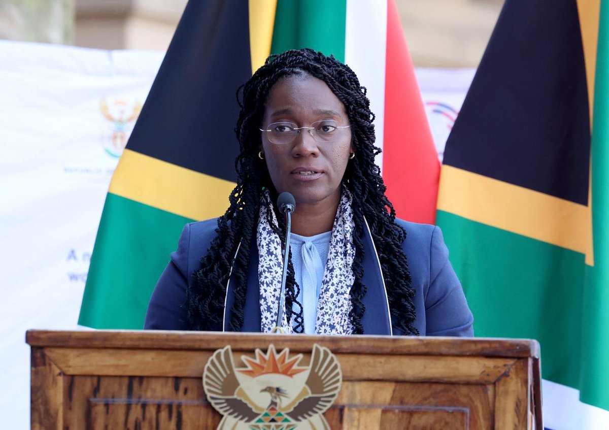 GovernmentZA's tweet photo. Photos| Presidency and Charlotte Mannya-Maxeke Institute unveil International Portraits of Power.

#EmpoweredWomenEmpowerNations #WomensMonth2026 #GovZAUpdates #MilestonesofFreedom https://t.co/wRmLUEzlGt