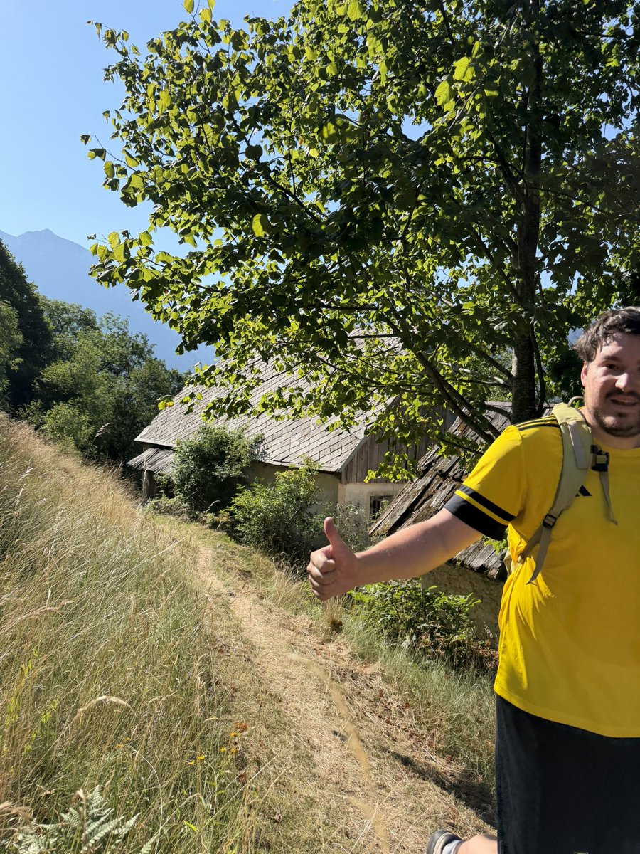 strankaSDS's tweet photo. 🇸🇮 Na Taboru SDS smo se podali po krožni poti do zapuščene vasice Lemovje. Še en dan, ki smo ga izkoristili za gibanje, druženje in spoznavanje slovenskega prostora.
#zaslovenijo https://t.co/rMQDiqKz0Y