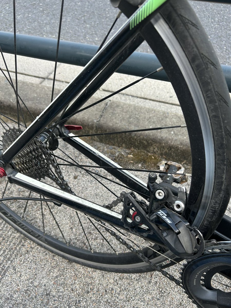 AotoraCycle's tweet photo. 通勤車のディレイラーハンガーおれた😇 https://t.co/Bibf3ItgTd