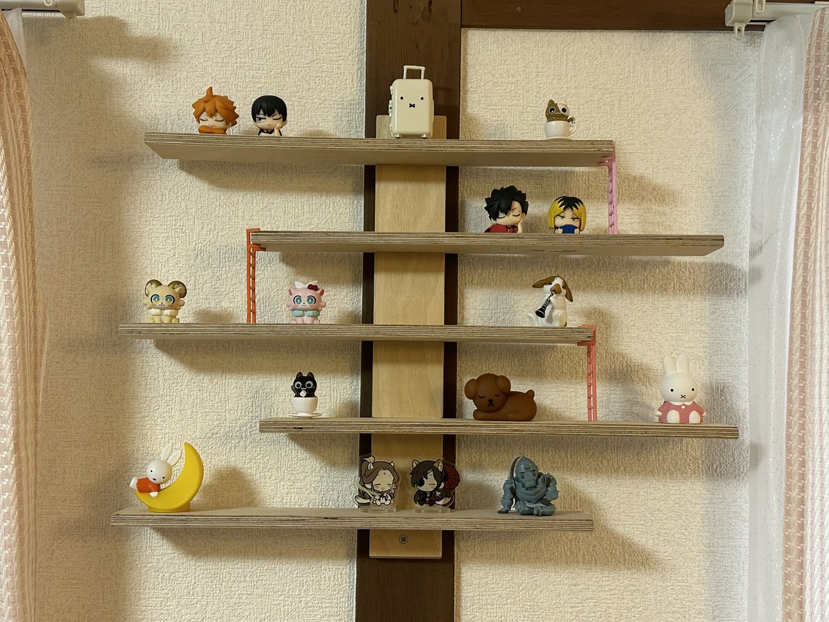witchmiffy's tweet photo. new shelf for my trinkets 💗 https://t.co/iW2OA827Rh