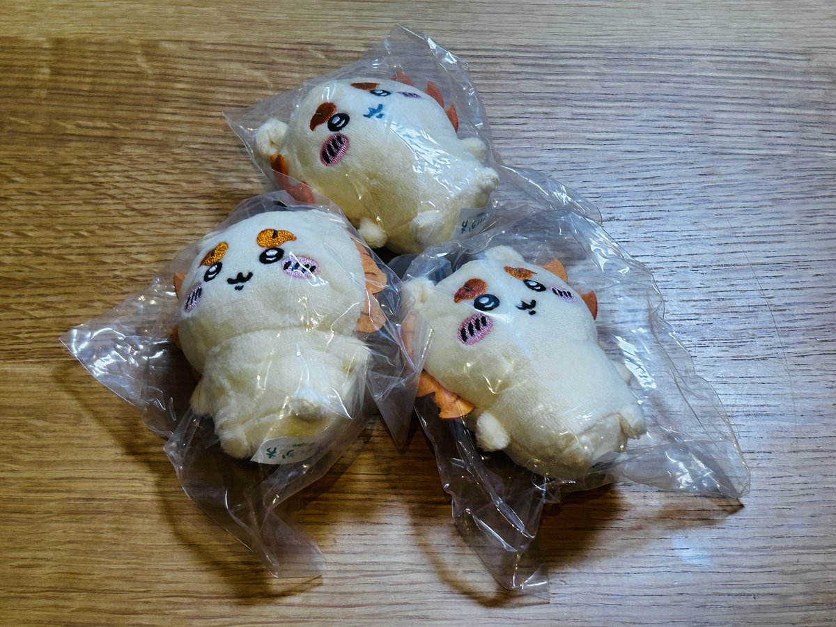 naotaro0202's tweet photo. シーサー好きなんだけれども・・・
も、もう一回やろうとしたところ、旦那さんに止められました^^;
#ちいかわ #ガチャ #シーサー 
#止めてくれてありがとう https://t.co/WyRamuKsBn