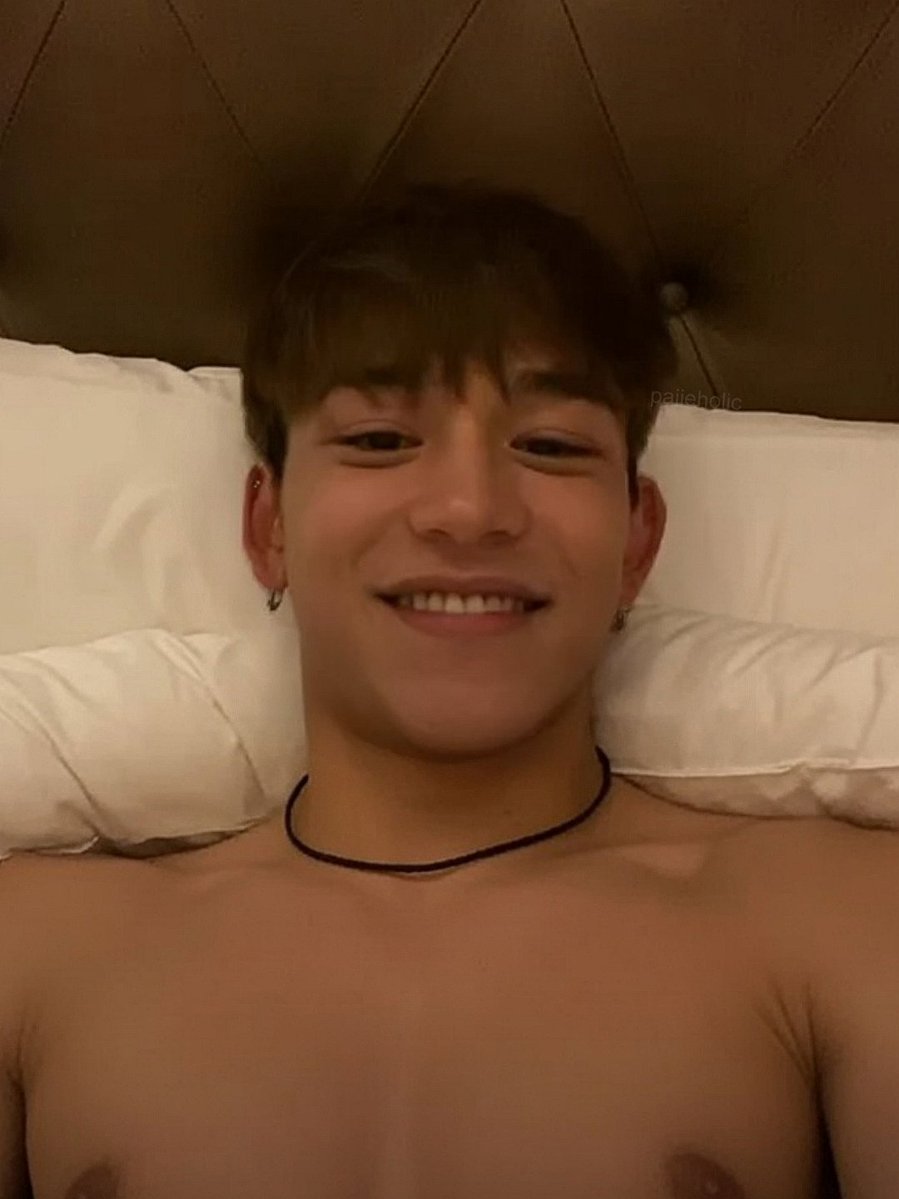 xuxitism's tweet photo. googoogaga 🤤 #LUCAS https://t.co/BSfCNfcmTi