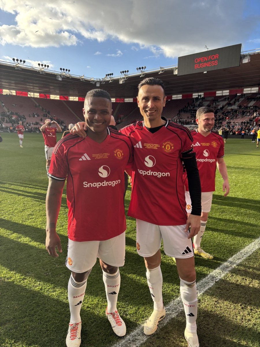 MU_Foundation's tweet photo. Berba and the birthday boy 🎉🥳

Happy birthday, @anto_v25 🎂

#AntonioValencia | #MUFC https://t.co/mFxOdldhSQ