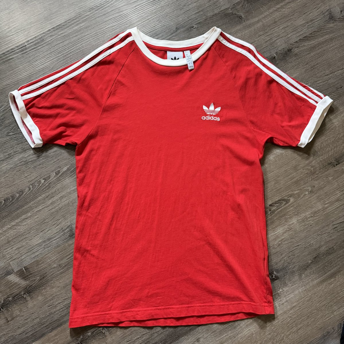 3500000z's tweet photo. adidas adicolor classics 3 stripes มือสอง สภาพสวย ไร้ตำหนิ
price 300 รส หน้าช้อป1,300 ในช้อปsold outt
size L  อก42 ยาว26.5 https://t.co/hU2gOMbzvP