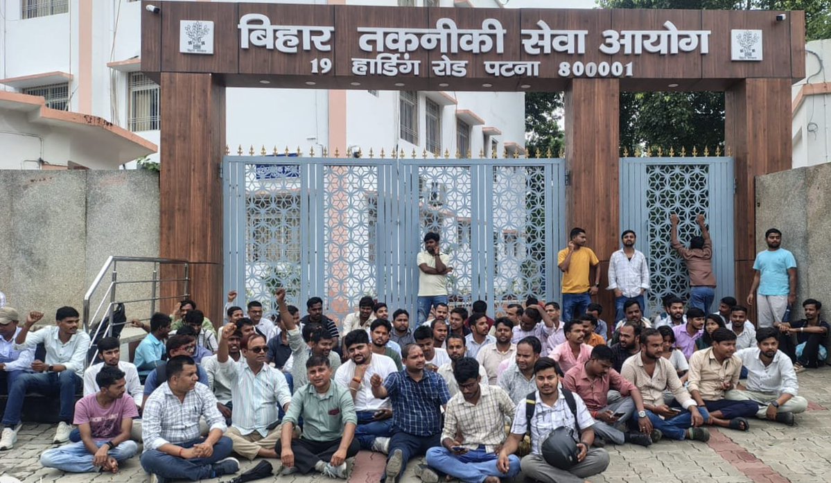 aayan_azhar's tweet photo. मा. मुख्यमंत्री @samrat4bjp जी,
बिहार तकनीकी सेवा आयोग द्वारा ड्रेसर पद के लिए जारी प्रक्रिया काफी समय से लंबित है। अभ्यर्थियों का भविष्य अधर में लटका हुआ है।
आपसे नम्र निवेदन है कि ड्रेसर बहाली की अंतिम मेरिट लिस्ट जल्द से जल्द जारी कर युवाओं को नियुक्ति पत्र देने की कृपा करें। https://t.co/EjYT2ZYe4Y