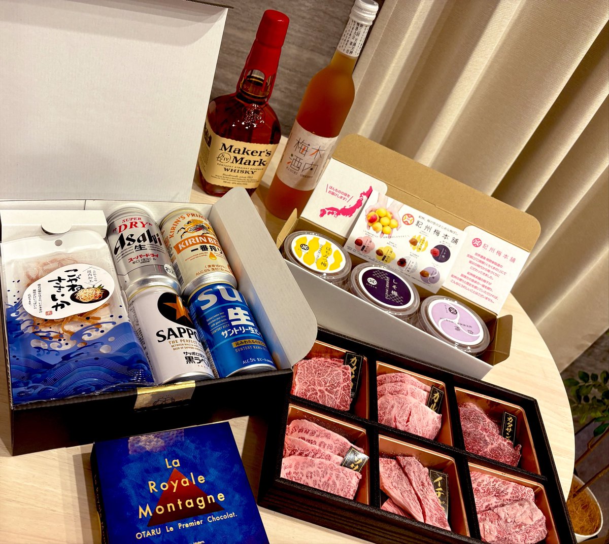 ponchan_730's tweet photo. 誕生日プレゼント本当に沢山ありがとうございます😭🙏✨

お酒とおつまみたくさんで幸せすぎる〜！😭💕

ちまちま頂きます〜🥃✨ https://t.co/1xHvRzREPZ