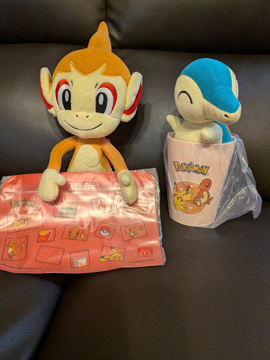 takachuuxyz's tweet photo. マックのカラーチェンジカップとジッパーポーチ炎タイプに交換して頂きました😃

ヒコザルに出会う前の一番好きな御三家はヒトカゲで今も好きなので嬉しい😃

ジッパーポーチ何入れようかな😃 https://t.co/bpMvHZyjKx