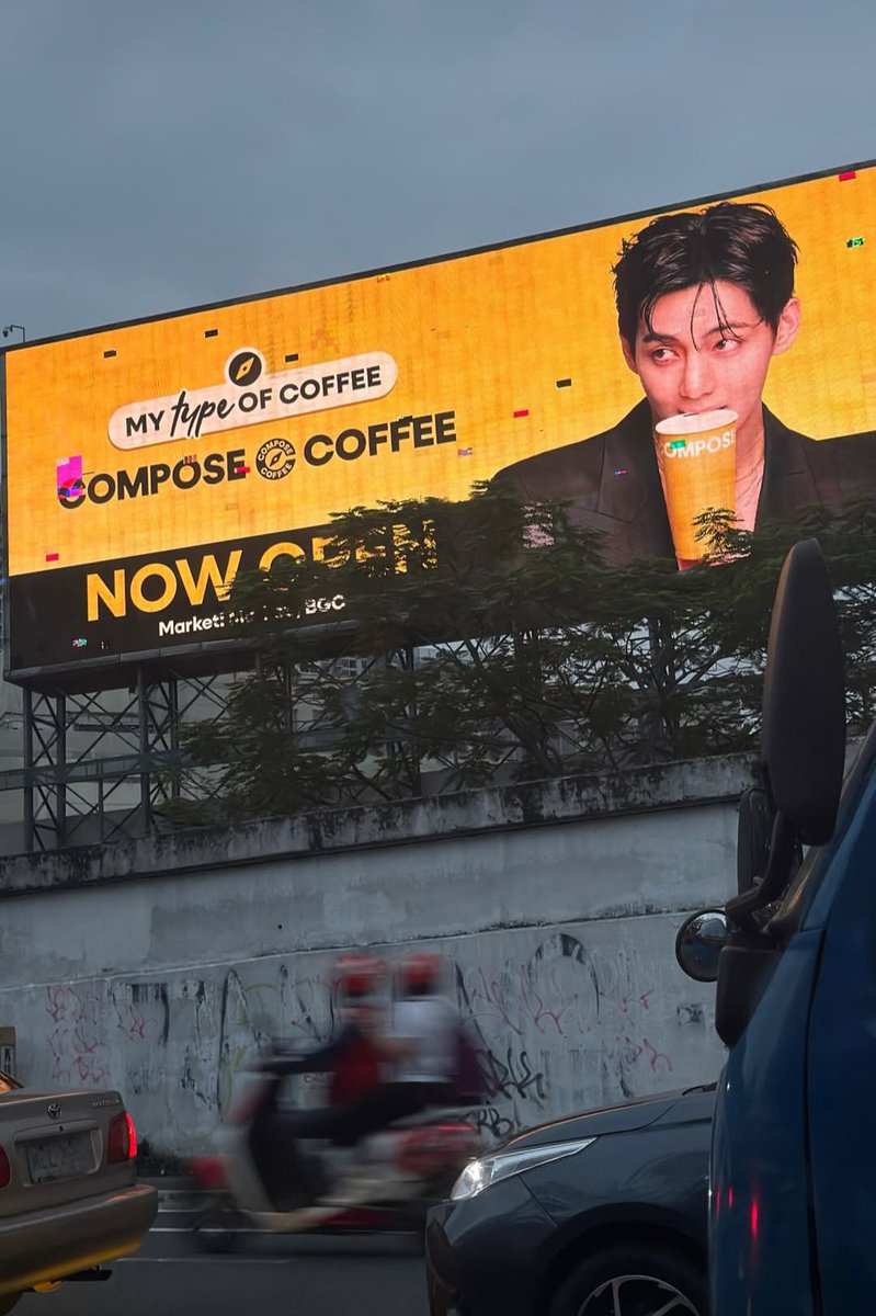 VEventsPH's tweet photo. Such a beautiful sight!. Taehyung's Compose coffee digital billboard ad  is now lighting up the Philippines as the brand makes its debut with it's very first branch in the country.

COMPOSE COFFEE MODEL V 
#TaehyungxComposeCoffee https://t.co/5DgDKuqe0B