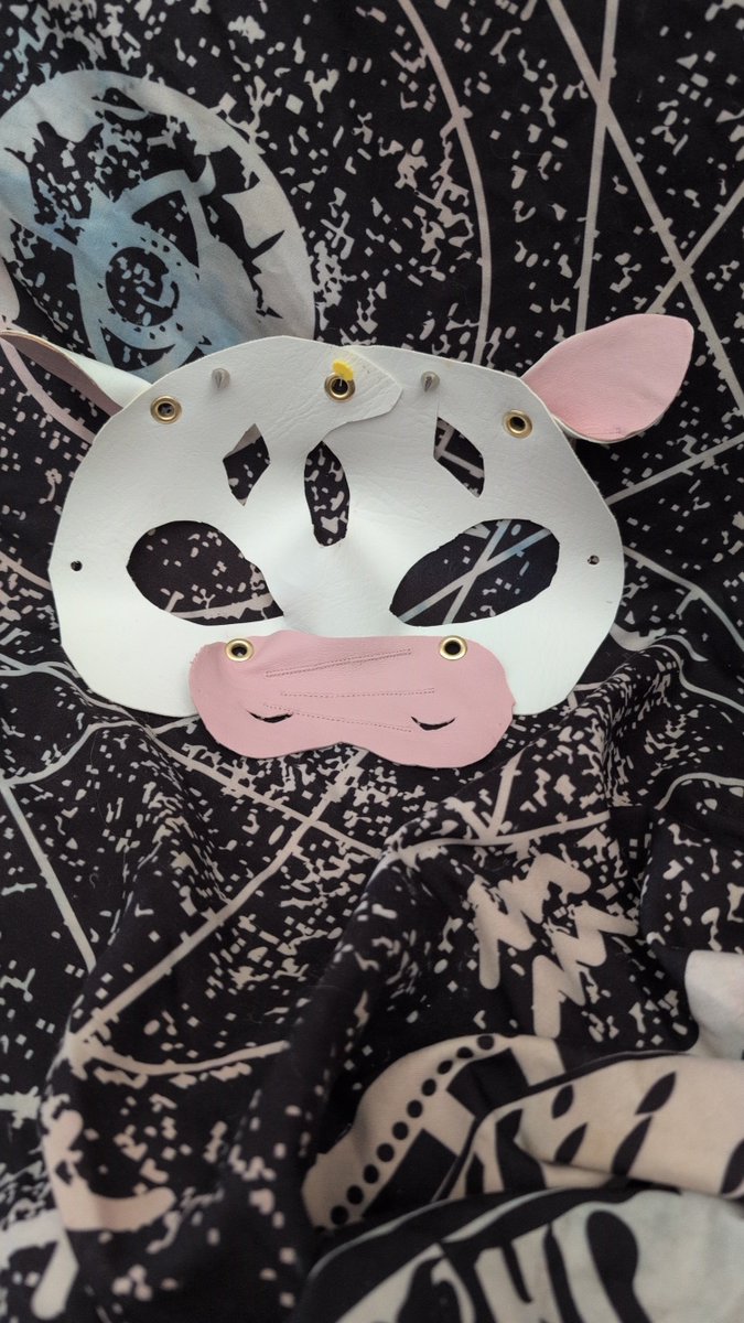 Madfirefly_prod's tweet photo. @SMNOFlol Hi I make masks as well as draw if u like what u see come check my stuff out sometime https://t.co/dDe0AxVntn