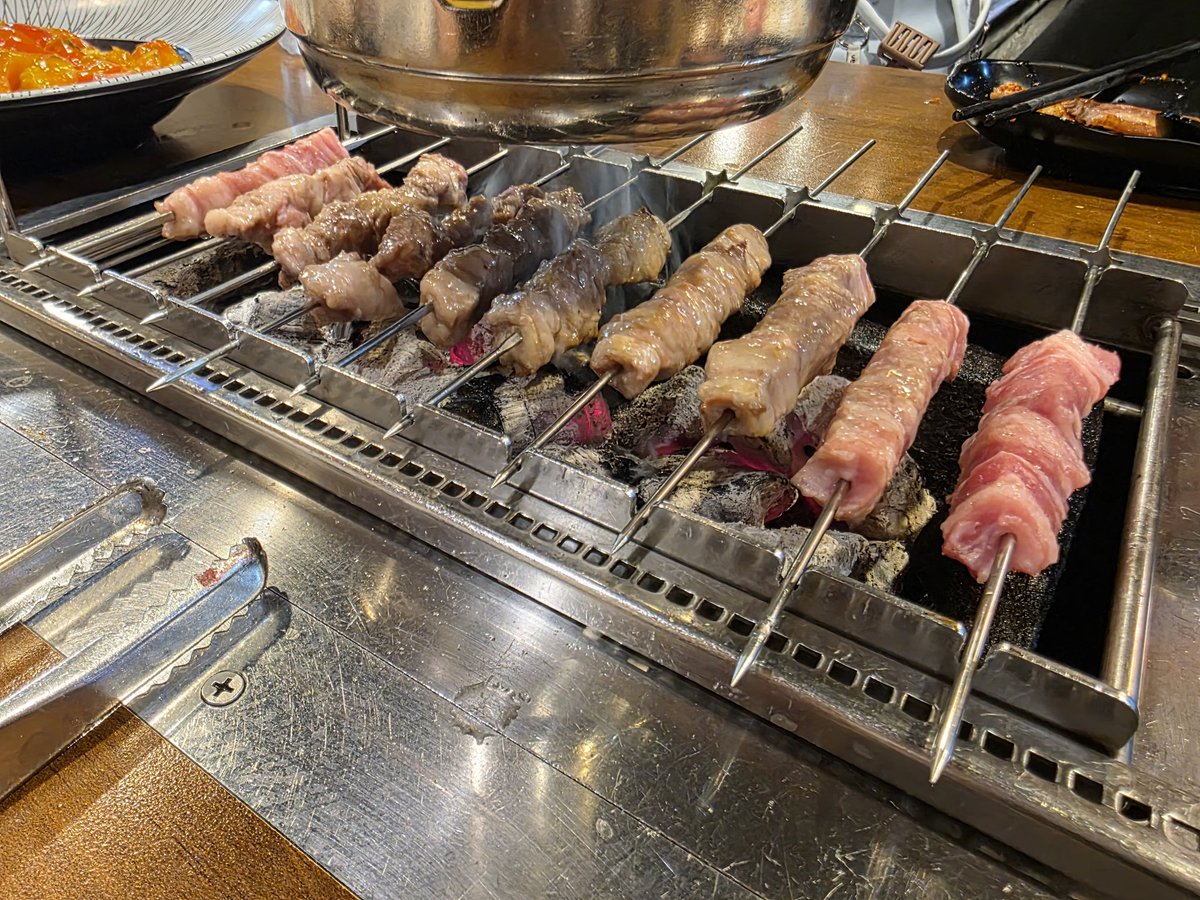 xj8MsjLjwwujSxB's tweet photo. 3시간무한리필집에 새우만먹으러옴
일행들 양꼬치 먹을동안 새우만 어디까지 먹을수있는지 해보���습니다 https://t.co/E9meNaTRe0