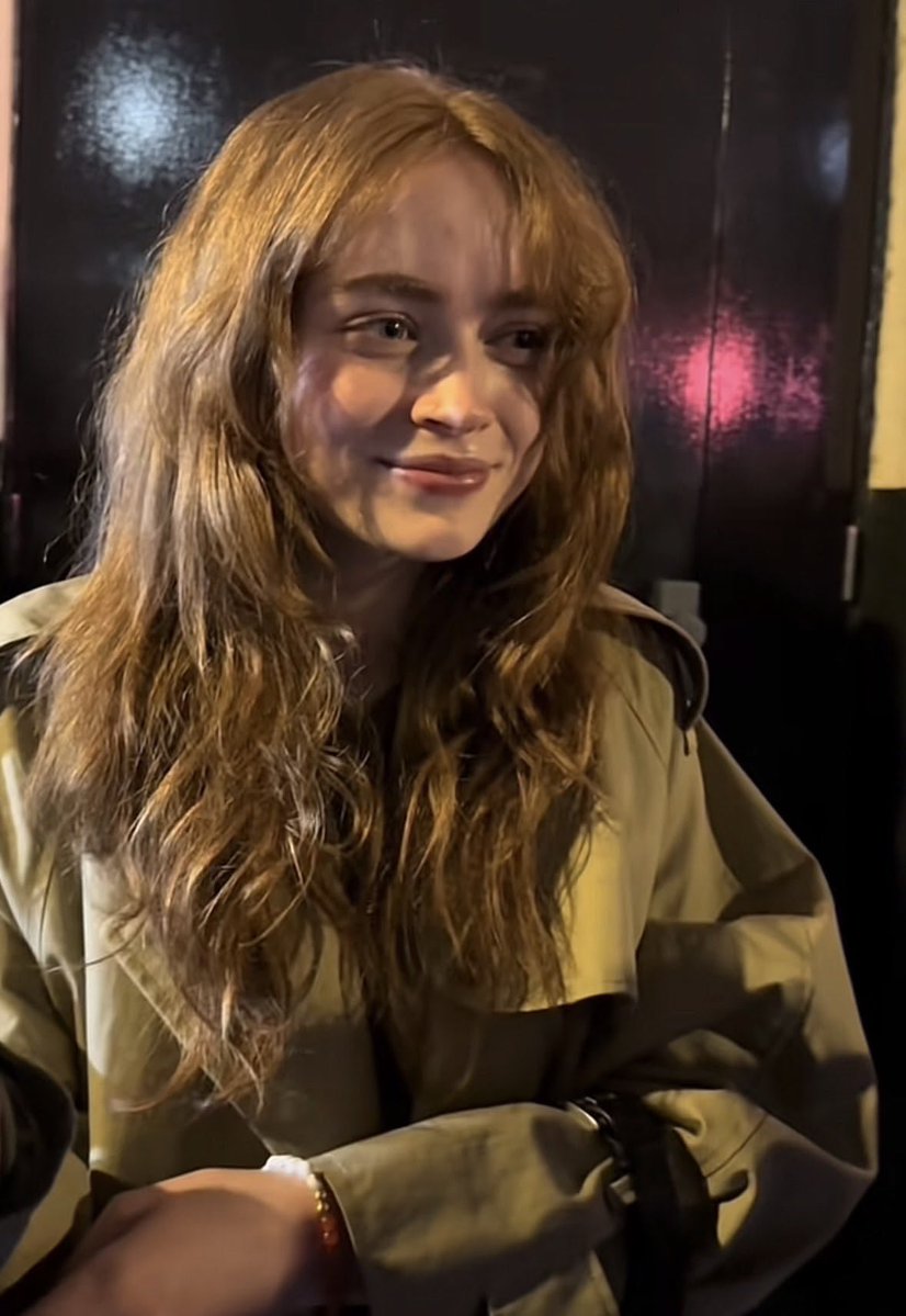 kapoorszn's tweet photo. This genre of Sadie sink photos <3 https://t.co/9HuALIBRUO