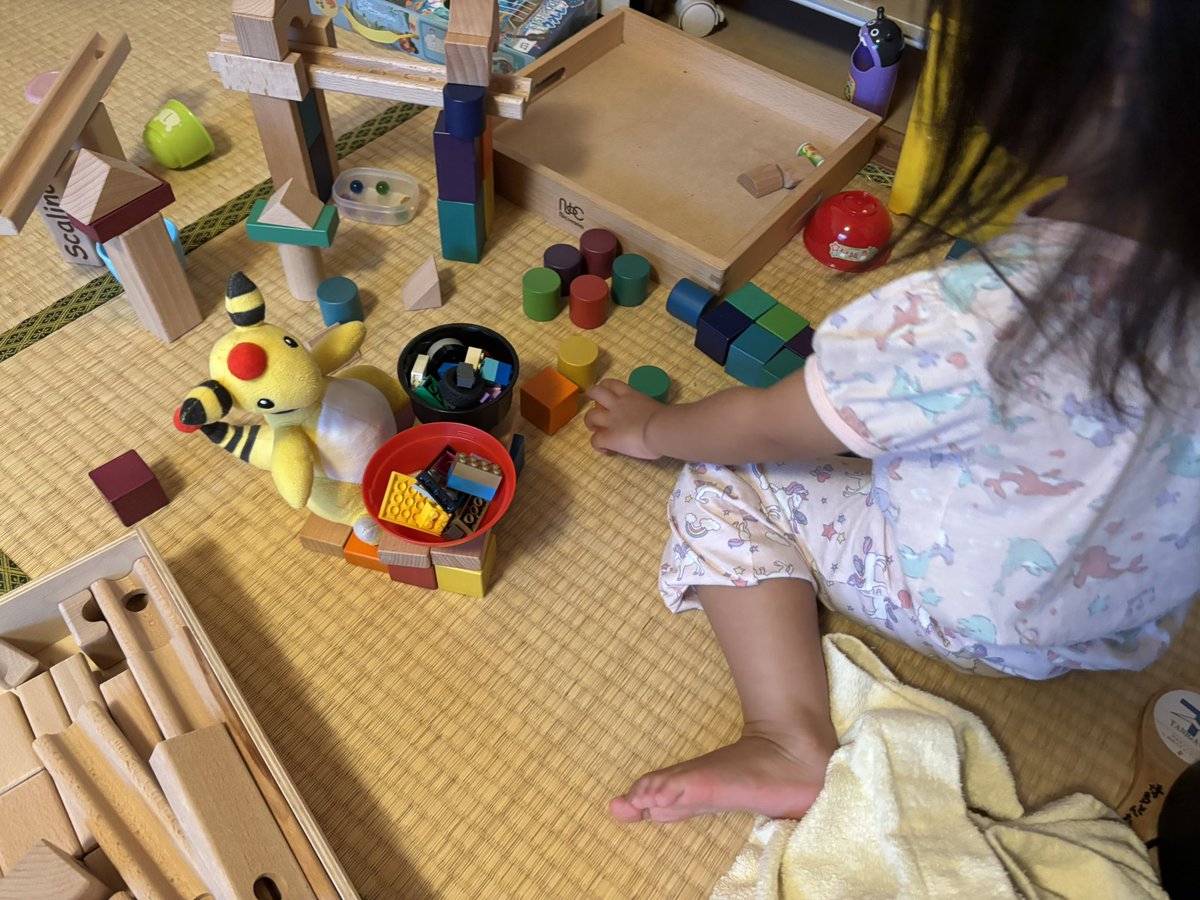 dulsouth's tweet photo. 娘に、「デンデン(うちのデンリュウ)ってなんさい？」て聞かれたから、何歳だと思う？聞き返したら、「3……いや2さい」だそう……デンデン(福岡県・2才)かわいいね……… https://t.co/ygMoLzeS9Q