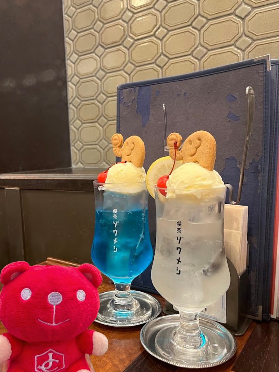 Jewel_Cafe's tweet photo. ／
　#ジュエルぐまワールドツアー2026 🐻✈️
＼

📍中部・北陸編🌟

毎日投票やいいね、リプありがとう❣
おかげで 愛知県まで来れたよ~!!!

愛知県に行ったらぜったい行くのは
喫茶店と味噌カツ屋さん🐻

ちなみに愛知県にある
イオンモール新瑞橋さんでは
よくイベントをやらせていただいているんだよっ!!
ぜひ寄ってみてね🌟

＼ジュエルぐまにパワーを送ろう！/
🗳️ ゆるバース投票数 × 1km 前進！
❤️ いいね数 ×  50km 前進！
💬 リプ数 × 100km 前進🏃💨

投票はこちらから👇
https://t.co/KKZKvAxNse

#ゆるバース2026