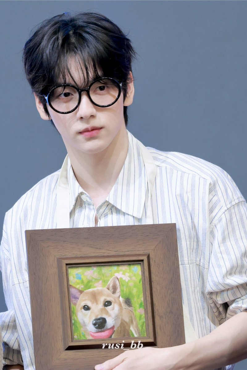 rusi_bb's tweet photo. 260801 🎨🐕

#TXT #TOMORROW_X_TOGETHER #수빈 #SOOBIN #TXT_SOOBIN #TXT_수빈 #スビン https://t.co/jBwpobwvZR