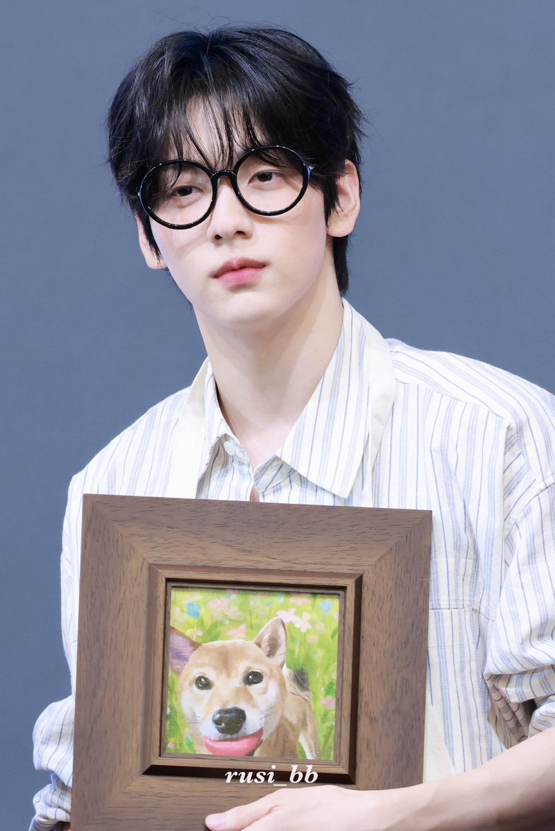 rusi_bb's tweet photo. 260801 🎨🐕

#TXT #TOMORROW_X_TOGETHER #수빈 #SOOBIN #TXT_SOOBIN #TXT_수빈 #スビン https://t.co/jBwpobwvZR