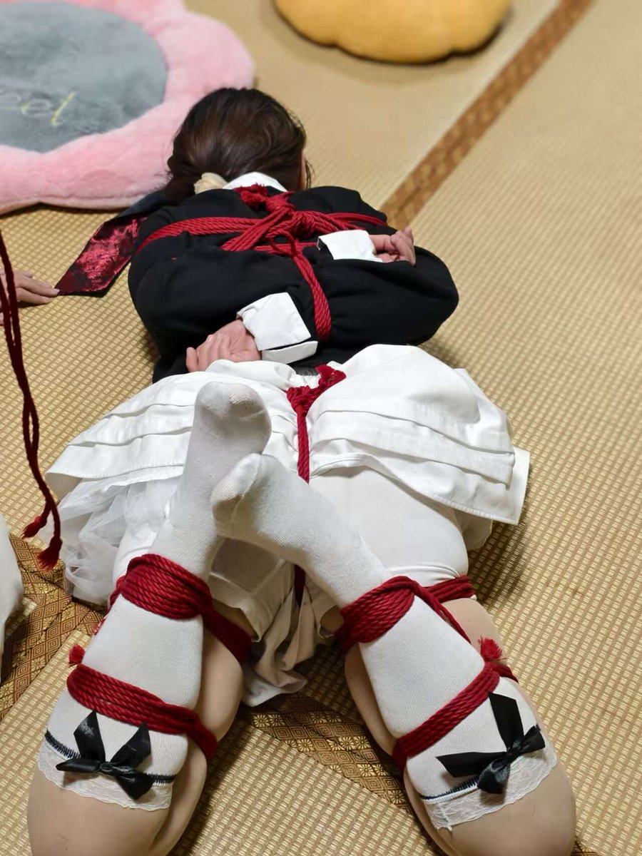 toddol6's tweet photo. 新人小白刚接触绳艺调皮给她绑了股绳秒变乖听话 有想约绳的欢迎来体验
🪢：@toddol6 
🧚‍♀️：@xiaolu1352 
#绳艺 #绳缚 #股绳 #捆绑 https://t.co/eUNAFb9UA9