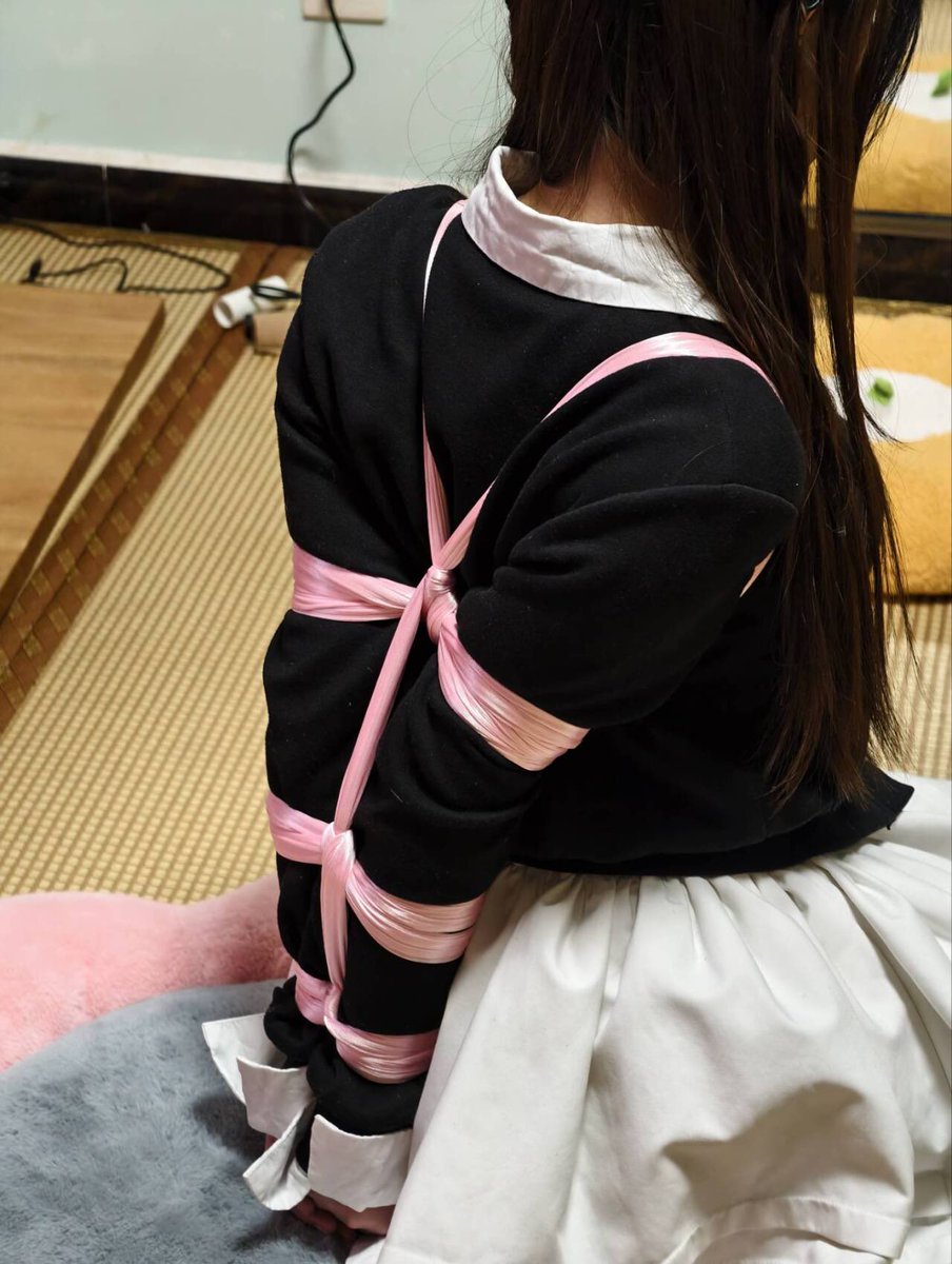 toddol6's tweet photo. 新人小白刚接触绳艺调皮给她绑了股绳秒变乖听话 有想约绳的欢迎来体验
🪢：@toddol6 
🧚‍♀️：@xiaolu1352 
#绳艺 #绳缚 #股绳 #捆绑 https://t.co/eUNAFb9UA9