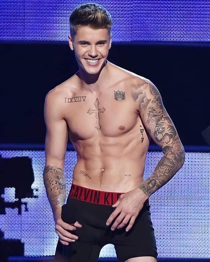 biebercentralhq's tweet photo. JUSTIN BIEBER https://t.co/iv1T01zlMI