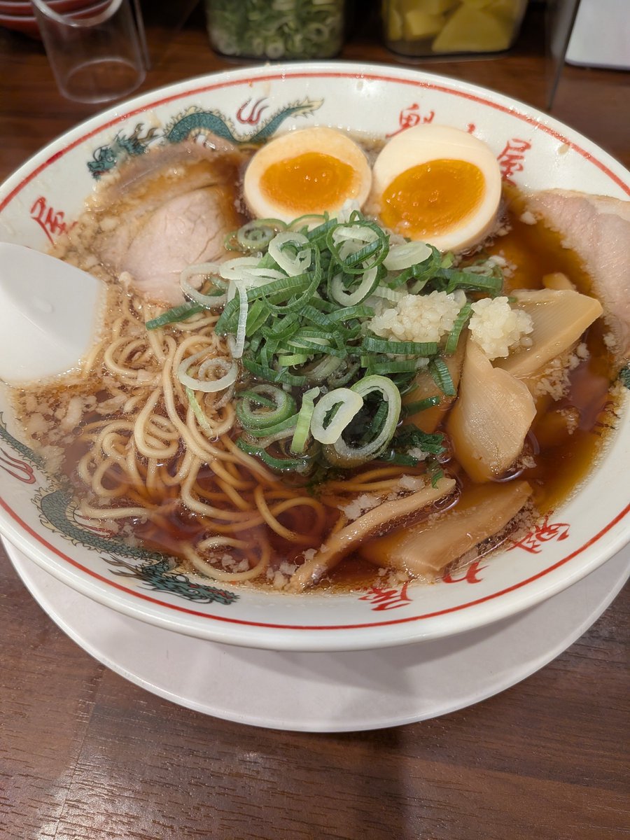hmu_ww15's tweet photo. 皆さんお疲れ様です👍🍵
晩御飯は魁力屋にてラーメンと焼き飯のセット😋 https://t.co/r0glFN733o
