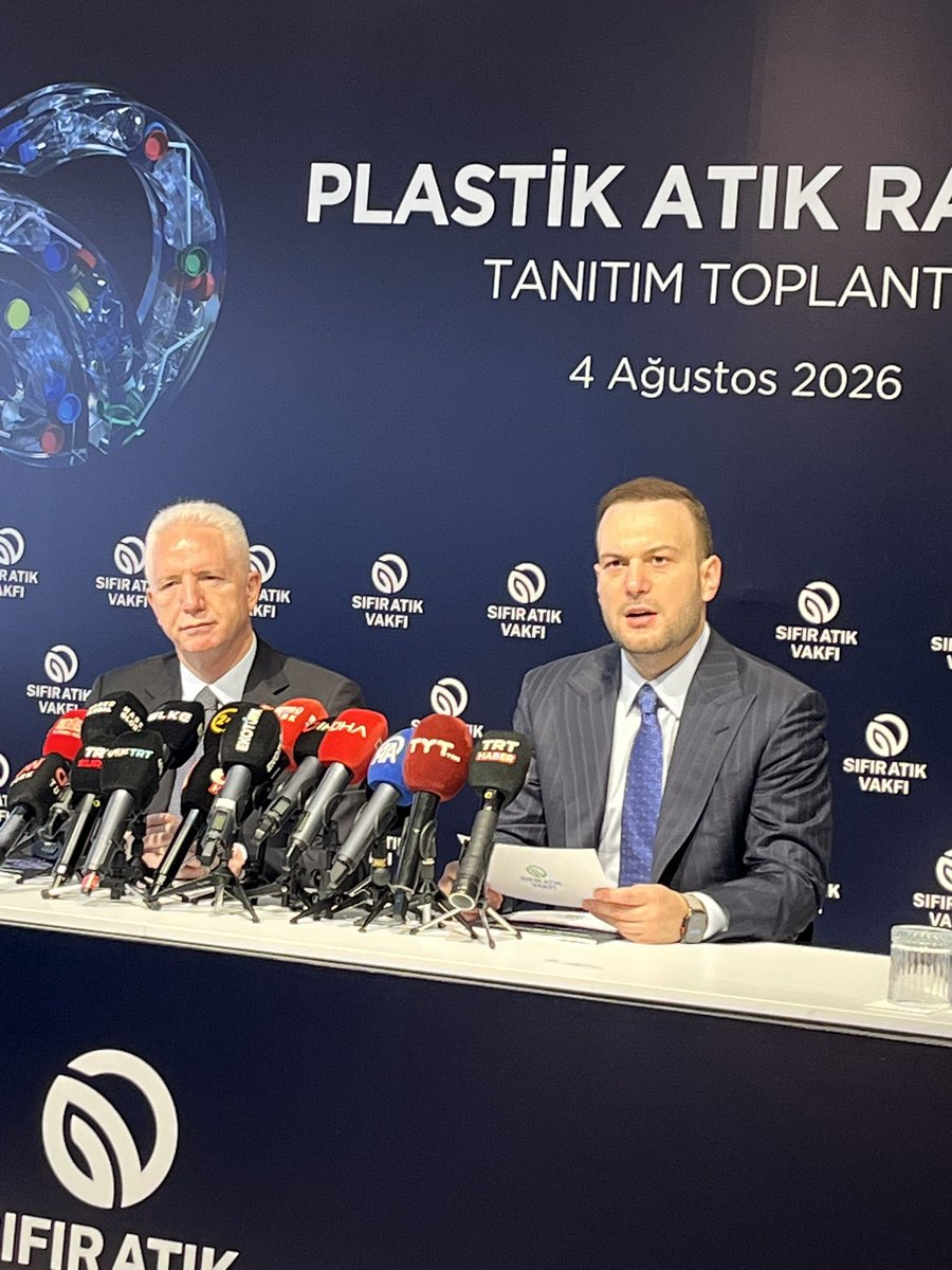 SelamiBerke's tweet photo. Sıfır Atık Vakfı’nda gerçekleştirilen ‘Plastik Atık Raporu’ tanıtım toplantısında basın mensupları olarak İstanbul Valimiz Sayın Davut Gül (@gul_davut) ve Sıfır Atık Vakfı Başkanı Sayın Samed Ağırbaş (@samedagirbas) ile bir araya geldik. 

📍 Sıfır Atık Vakfı 

@TC_istanbul 
@sifiratikvakfi0