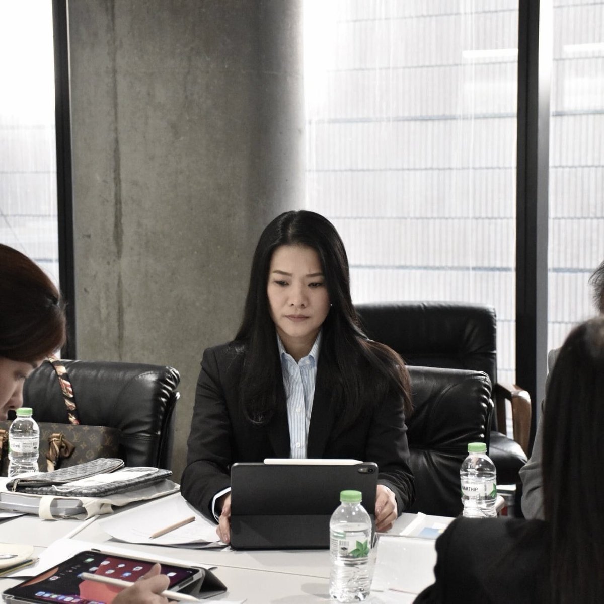 aqmwithyou's tweet photo. my fav corporate girl 🧘🏼‍♀️🧘🏼‍♀️ https://t.co/o2p7YjzHcA