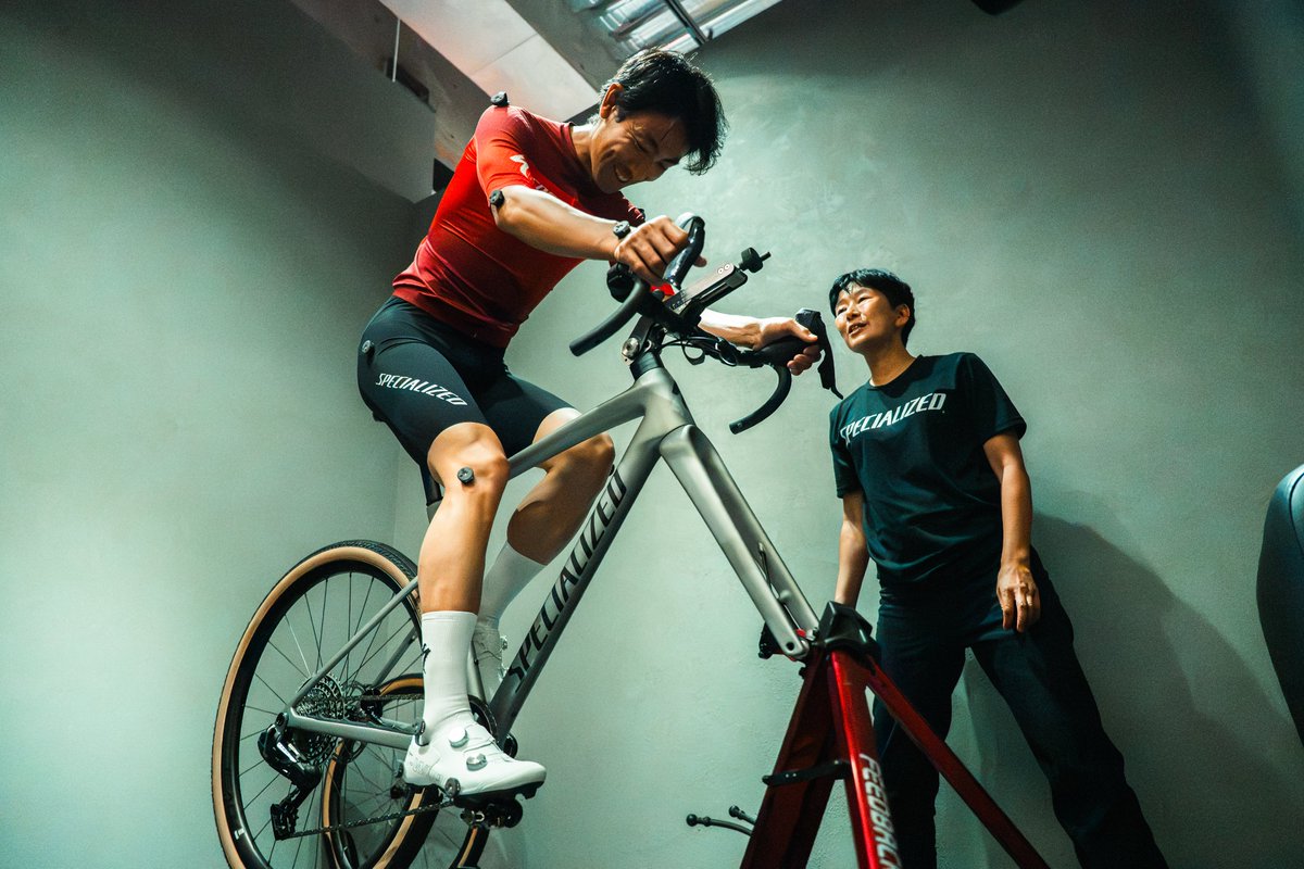 specialized_j's tweet photo. 渡部暁斗　Chasing the CRUX  ー終わらない探究ー

無駄をそぎ落とし、グラベルレースの本質を追求したバイク、Crux 5。

その一台とともに新たな挑戦へ踏み出すのは、ノルディック複合を通じて強さの本質を探究し続けてきた男、渡部暁斗。
ゴールの先にあったのは、引退ではなく新たな問いだった。
限られた時間で、どこまで強くなれるのか。 積み重ねた経験を、誰かの明日へ還元できるのか。

これは、一人の探究者が本質を追い続ける物語。

「エピソード1 : 渡部暁斗の挑戦の理由」を配信中。
詳しくはこちら＞
https://t.co/pT1kdljPvQ