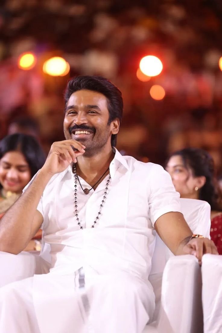 DhanushFanzTeam's tweet photo. WHAT A LYRICS!! 📈🥵 
THALAIVAR @dhanushkraja 🔥

Neram Koodum Podhu Indha Oorum Unna Paadum Nenjukulla Nimmadhi Varum Aalu Anbu Saena Ada Athanaiyum Koodum Vittupona Sondhamum Varum Kodi Ila Oruthanukku Raasi Uchchathula Endha Kuraigalumae Avan Kittathaan Thaedi Vandhadhillae... https://t.co/Z5CdkSURrF