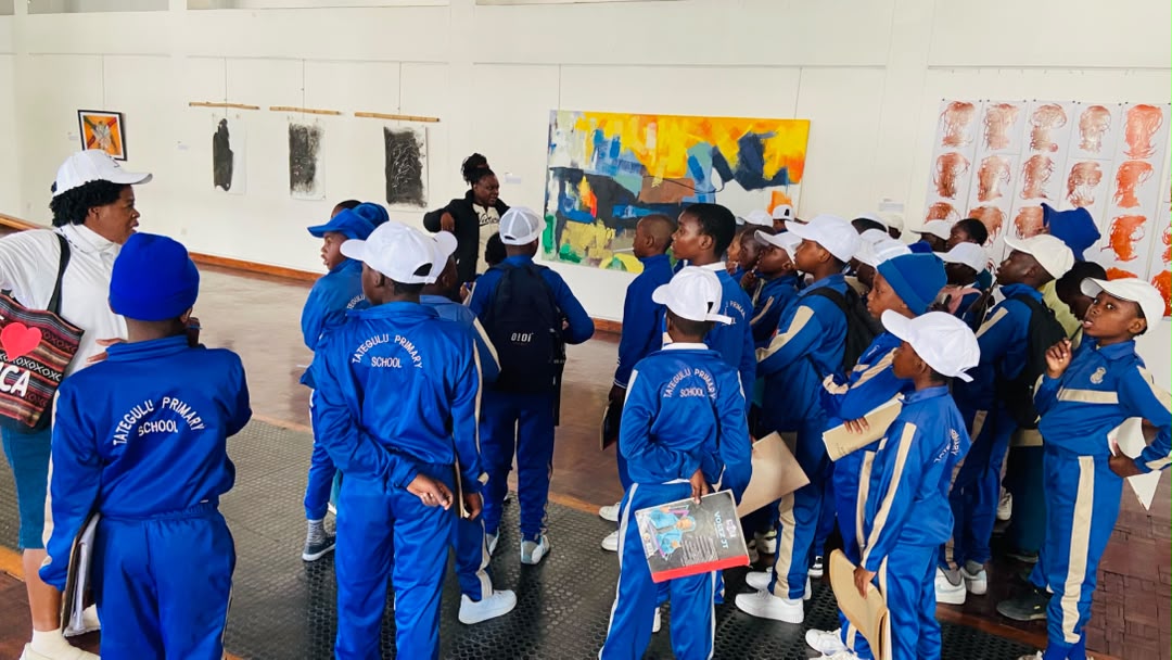 BYOgallery's tweet photo. We are thrilled to welcome our second school for a tour of the gallery today: #TateguluPrimarySchool! This is a fantastic opportunity for students to have a memorable and enriching experience as they explore the artists' studios firsthand. 
#BYOgallery https://t.co/FvFUAWcGSt