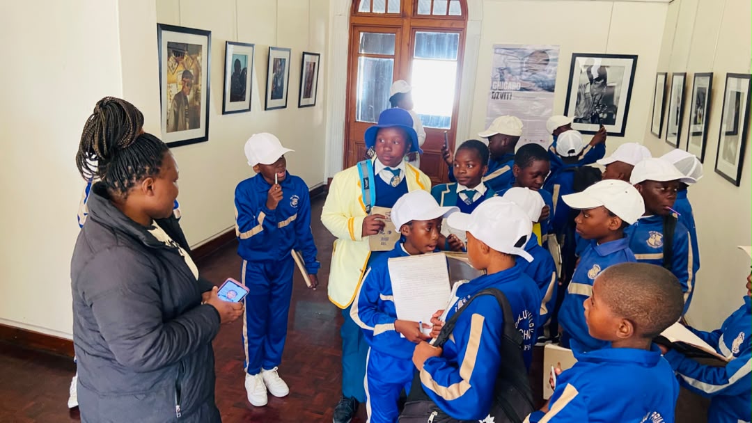 BYOgallery's tweet photo. We are thrilled to welcome our second school for a tour of the gallery today: #TateguluPrimarySchool! This is a fantastic opportunity for students to have a memorable and enriching experience as they explore the artists' studios firsthand. 
#BYOgallery https://t.co/FvFUAWcGSt