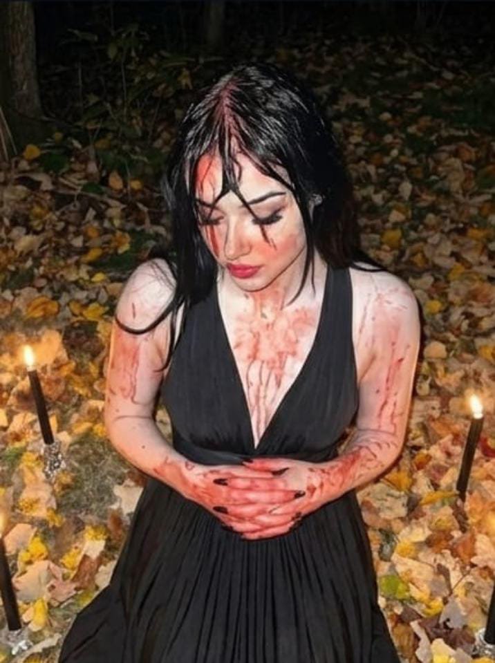 Quellasulserver's tweet photo. Lamb to slaughter 

#goregirl #horror #macabre #darkart https://t.co/XJnvzAR0ce